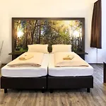 Gaestehaus Stiftsstadt - Urban Lifestyle By Peterhof Zajazd